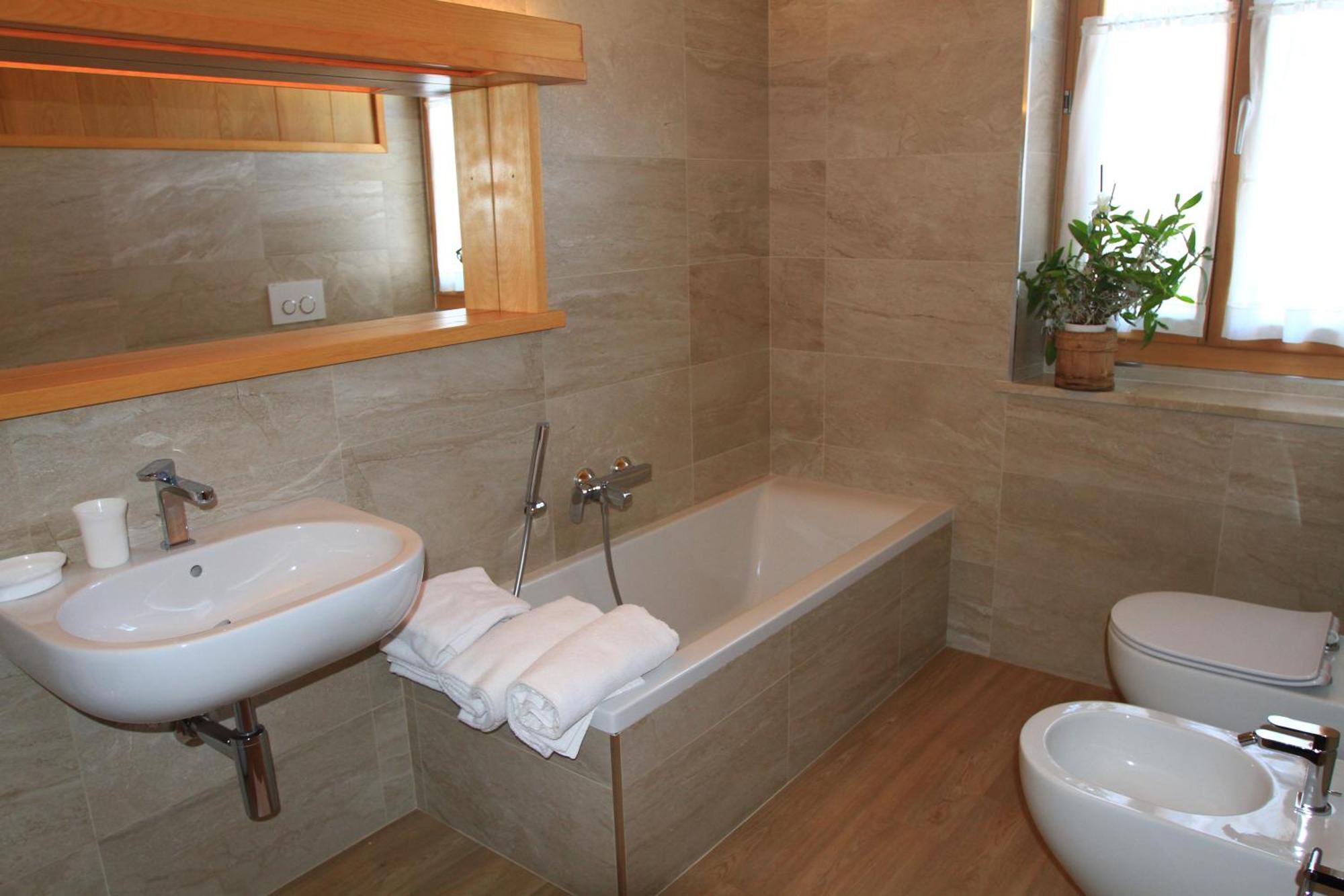 Casa Elisa Apartment Pozza di Fassa Luaran gambar